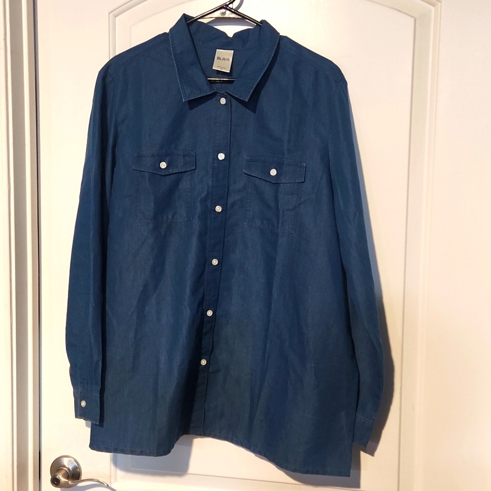 BLAIR button up light denim shirt. NWT (button)